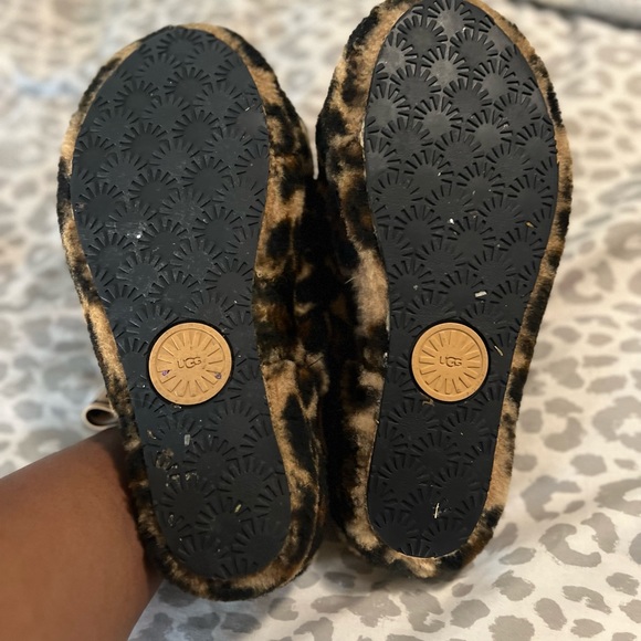 Ugg Slides - Picture 5 of 5